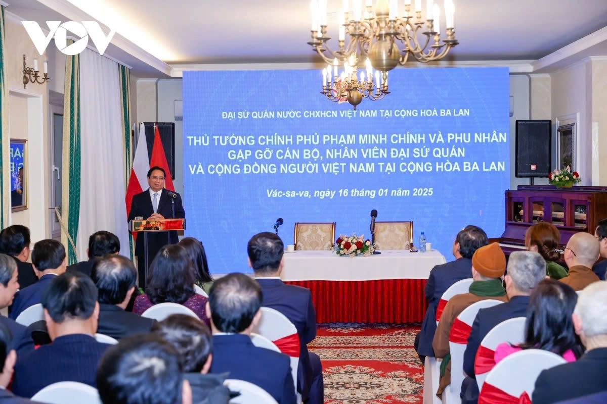 PM Pham Minh Chinh meets with Vietnamese community in Poland